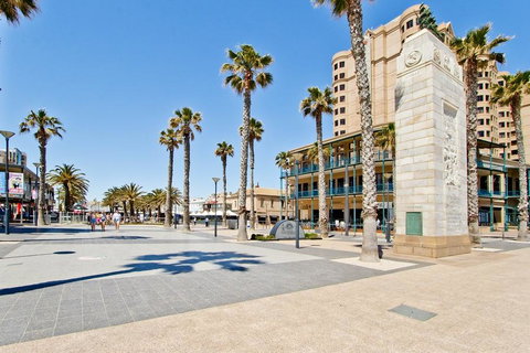 Glenelg Oasis Studios - Getaway Accommodation 16