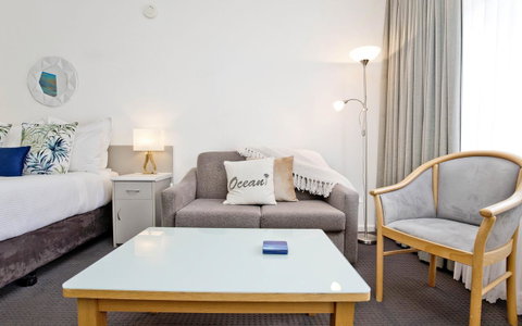 Glenelg Oasis Studios - Getaway Accommodation 9