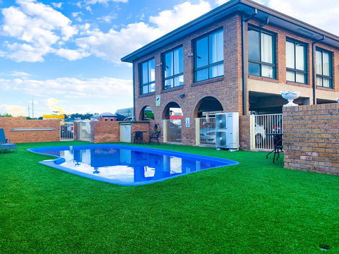 Cumberland Motor Inn - Getaway Accommodation 3