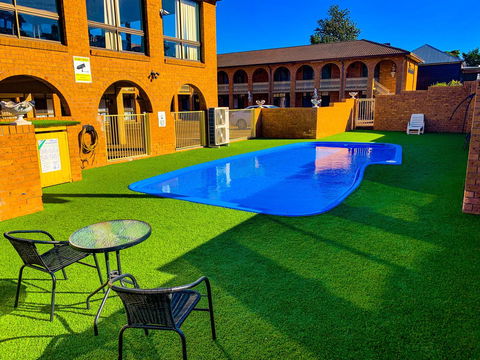 Cumberland Motor Inn - Getaway Accommodation 2