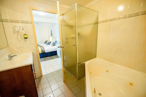 Jacksons Motor Inn - Getaway Accommodation 9