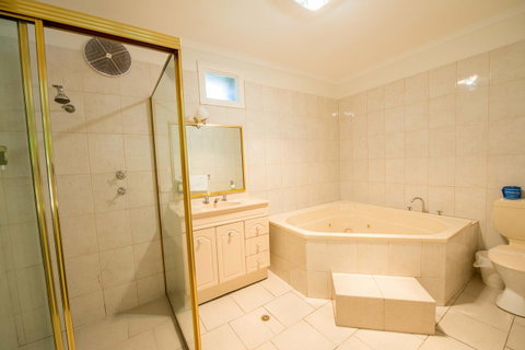 Jacksons Motor Inn - Getaway Accommodation 7