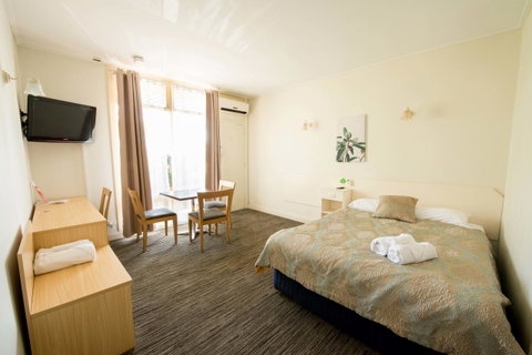 Jacksons Motor Inn - Getaway Accommodation 11