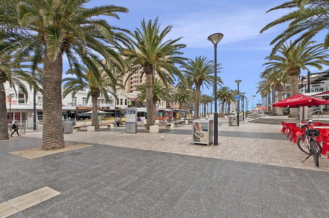 Glenelg Seaside Apartment - Getaway Accommodation 8