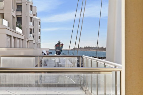 Glenelg Seaside Apartment - Getaway Accommodation 0