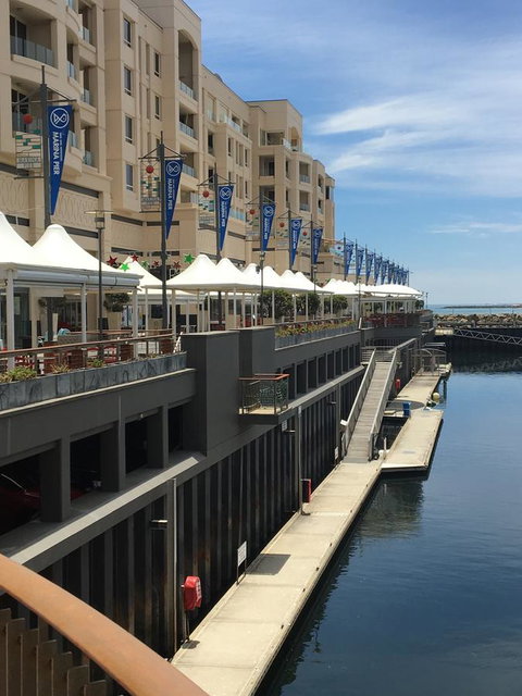 Glenelg Seaside Apartment - Getaway Accommodation 3