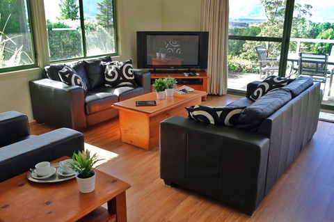 SkyView Villa - Getaway Accommodation 4