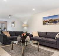 Close to City - Spacious 3 Bedroom Townhouse - Getaway Accommodation