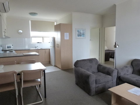 Glenelg Holiday Apartments - Corfu - Getaway Accommodation 9