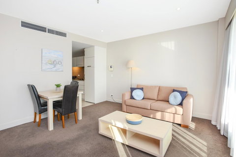 Pier Luxury Apartments - Getaway Accommodation 11