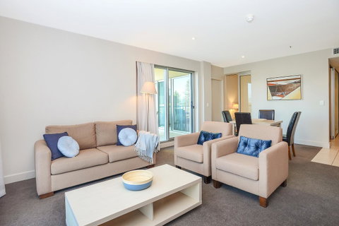 Pier Luxury Apartments - Getaway Accommodation 24