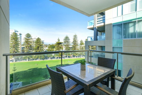 Pier Luxury Apartments - Getaway Accommodation 3