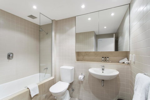 Pier Luxury Apartments - Getaway Accommodation 4