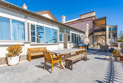 Seawall Apartments - Getaway Accommodation 3