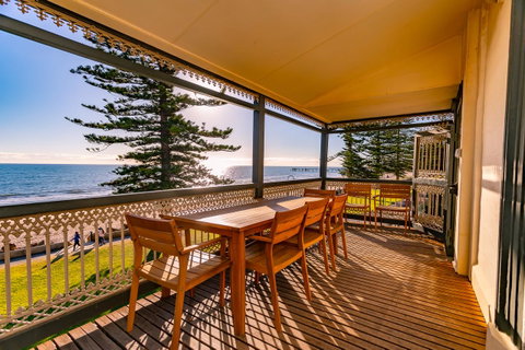 Seawall Apartments - Getaway Accommodation 1