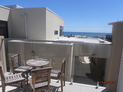 Atlantic West Beach Apartments - Getaway Accommodation 11