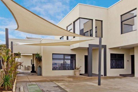 Atlantic West Beach Apartments - Getaway Accommodation 0