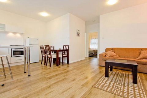 Atlantic West Beach Apartments - Getaway Accommodation 16