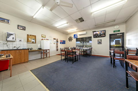 Border Village Roadhouse - Getaway Accommodation 12