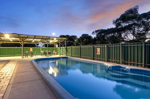 Border Village Roadhouse - Getaway Accommodation 4