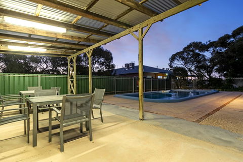 Border Village Roadhouse - Getaway Accommodation 23
