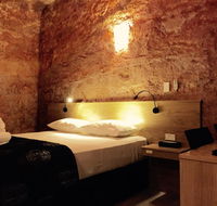 The Lookout Cave Underground Motel - Getaway Accommodation