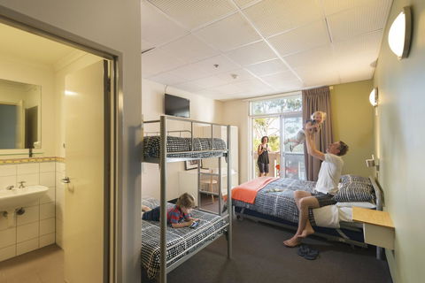 YHA Adelaide Central - Getaway Accommodation 37