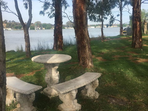 Murray Bridge Riverview Cabin - Getaway Accommodation 4