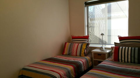 Acaill Accommodation Esplanade Living Self Check-In Self Check-Out - Getaway Accommodation 25
