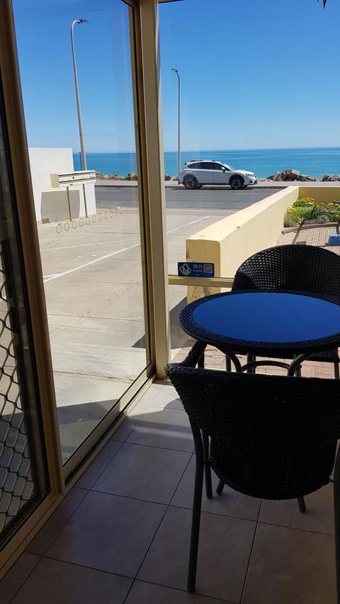 Acaill Accommodation Esplanade Living Self Check-In Self Check-Out - Getaway Accommodation 10