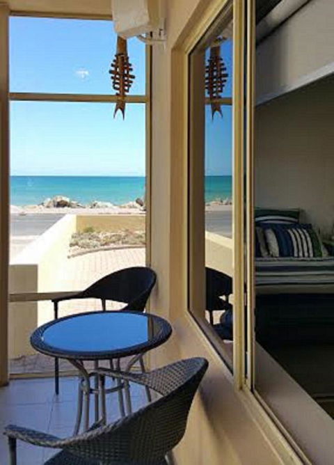 Acaill Accommodation Esplanade Living Self Check-In Self Check-Out - Getaway Accommodation 38