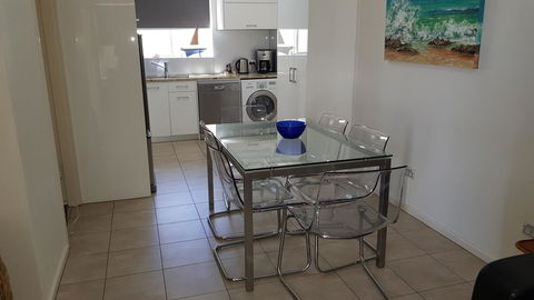 Acaill Accommodation Esplanade Living Self Check-In Self Check-Out - Getaway Accommodation 7