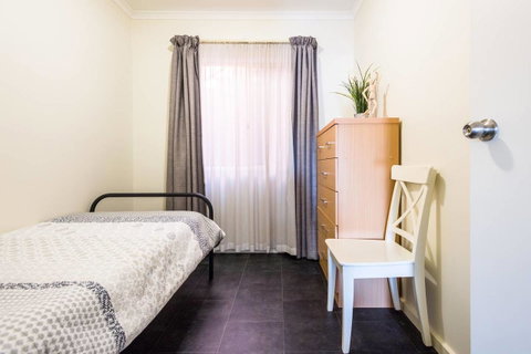 Executive 3 Bedroom Apartment + Internet + Parking - Getaway Accommodation 15