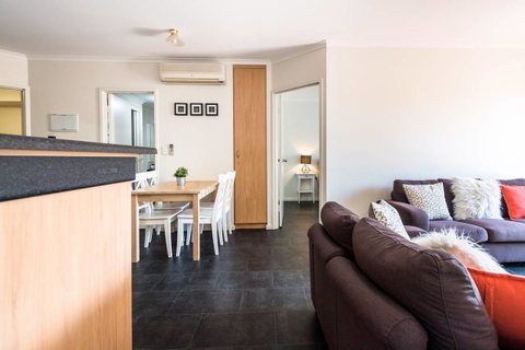 Executive 3 Bedroom Apartment + Internet + Parking - Getaway Accommodation 19