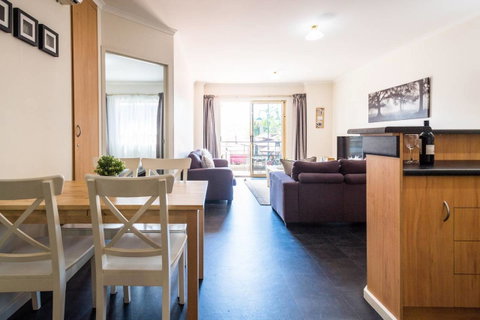 Executive 3 Bedroom Apartment + Internet + Parking - Getaway Accommodation 21