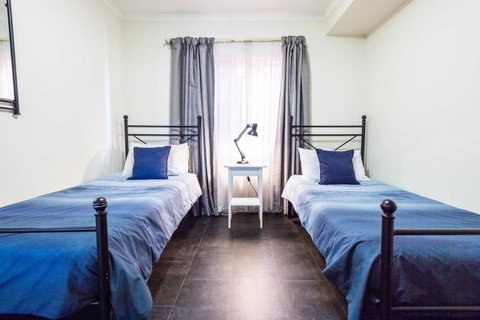 Executive 3 Bedroom Apartment + Internet + Parking - Getaway Accommodation 8