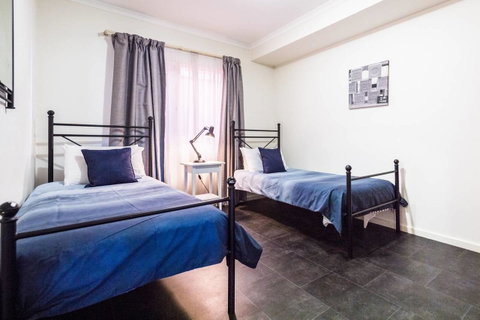 Executive 3 Bedroom Apartment + Internet + Parking - Getaway Accommodation 16