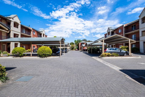 Executive 3 Bedroom Apartment + Internet + Parking - Getaway Accommodation 35