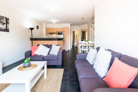 Executive 3 Bedroom Apartment + Internet + Parking - Getaway Accommodation 7