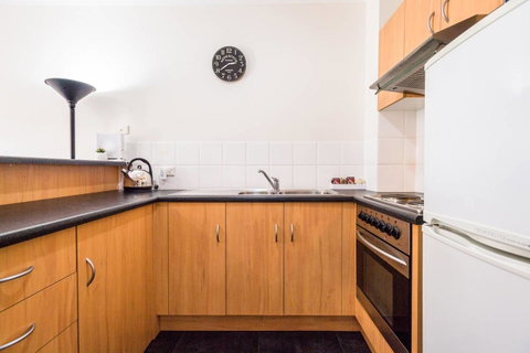 Executive 3 Bedroom Apartment + Internet + Parking - Getaway Accommodation 29