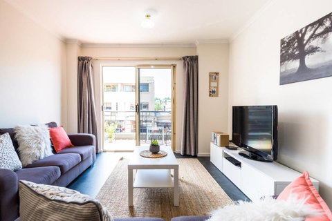 Executive 3 Bedroom Apartment + Internet + Parking - Getaway Accommodation 2