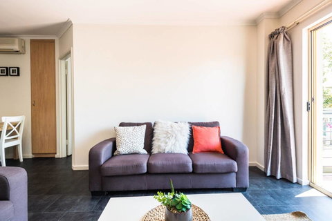 Executive 3 Bedroom Apartment + Internet + Parking - Getaway Accommodation 20