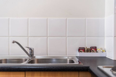 Executive 3 Bedroom Apartment + Internet + Parking - Getaway Accommodation 24