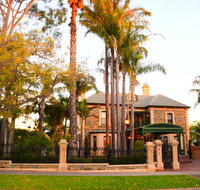 Grand Bluestone Mansion - Getaway Accommodation