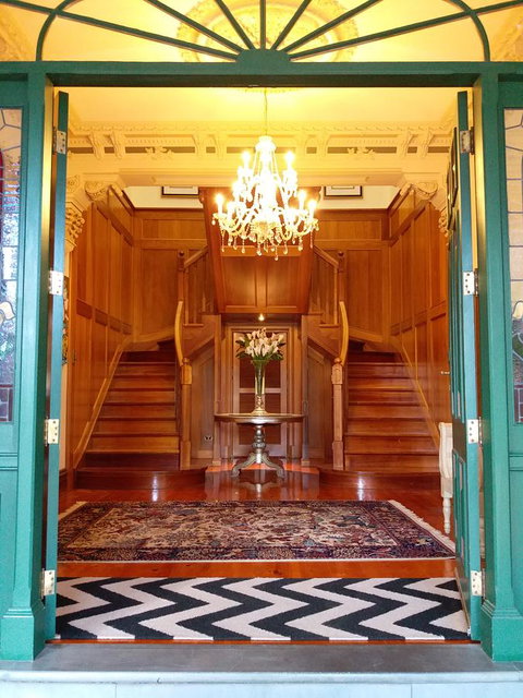 Grand Bluestone Mansion - Getaway Accommodation 2