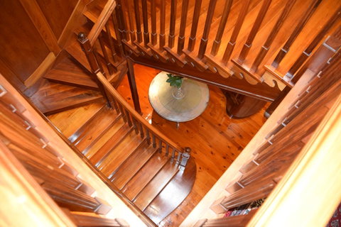 Grand Bluestone Mansion - Getaway Accommodation 21