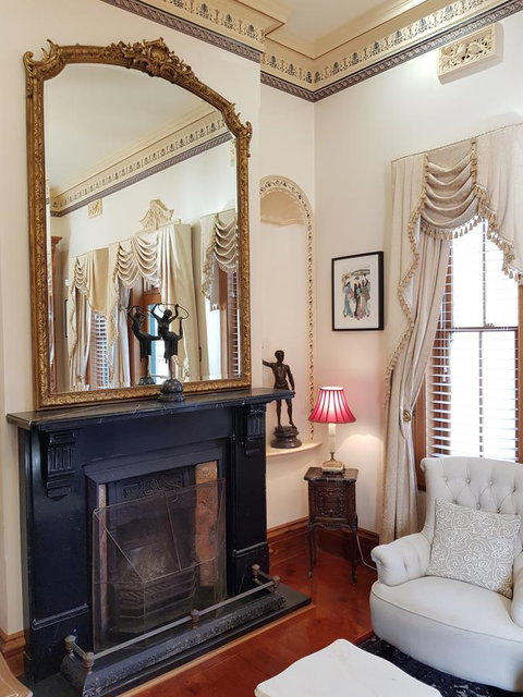 Grand Bluestone Mansion - Getaway Accommodation 5