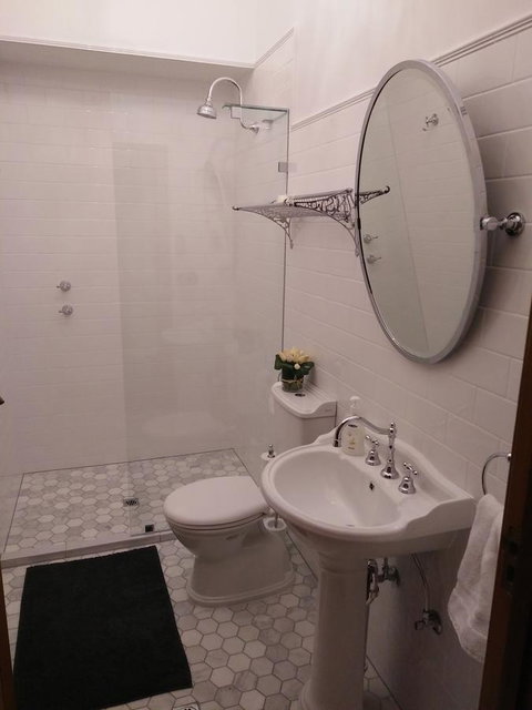 Grand Bluestone Mansion - Getaway Accommodation 15