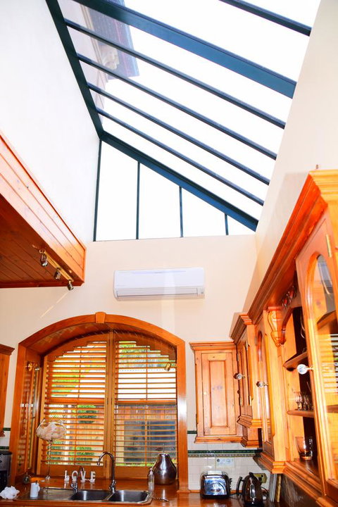 Grand Bluestone Mansion - Getaway Accommodation 11