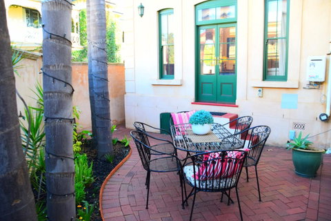 Grand Bluestone Mansion - Getaway Accommodation 16